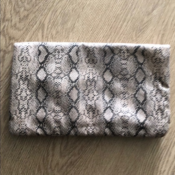 Snake print fold over clutch - Picture 3 of 6